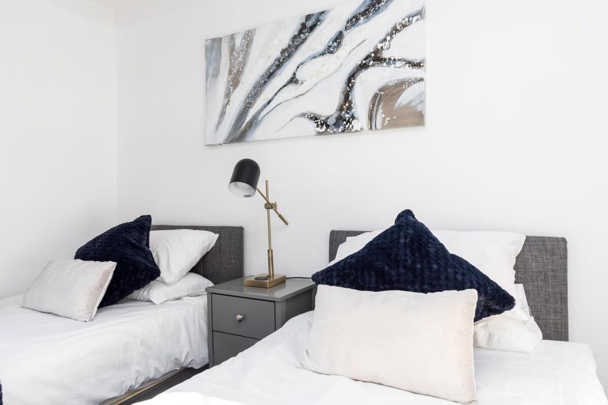 19A The Broadwalk - Cozy 1Br In The Heart Of Crawley Near Gatwick Airport Great For Contractors And Flight Crew Students Crawley (West Sussex) Exterior foto