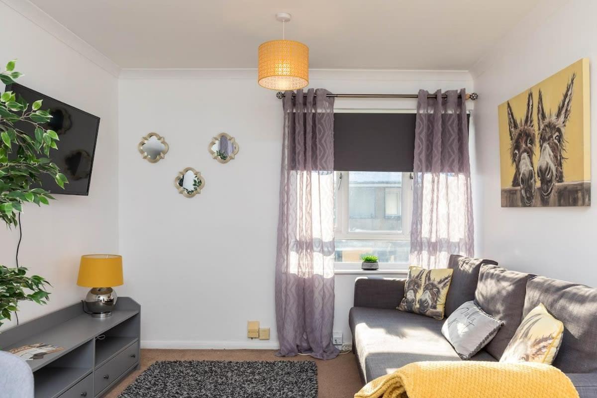 19A The Broadwalk - Cozy 1Br In The Heart Of Crawley Near Gatwick Airport Great For Contractors And Flight Crew Students Crawley (West Sussex) Exterior foto