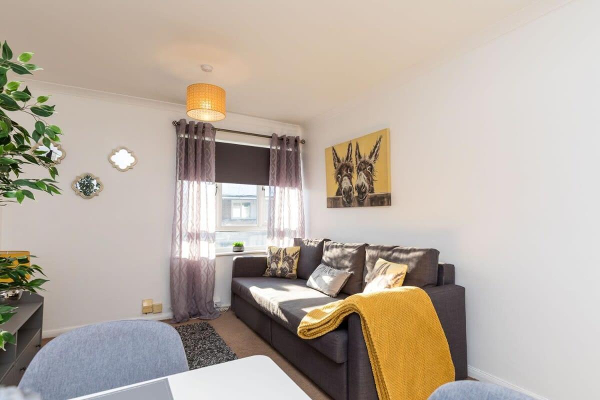 19A The Broadwalk - Cozy 1Br In The Heart Of Crawley Near Gatwick Airport Great For Contractors And Flight Crew Students Crawley (West Sussex) Exterior foto