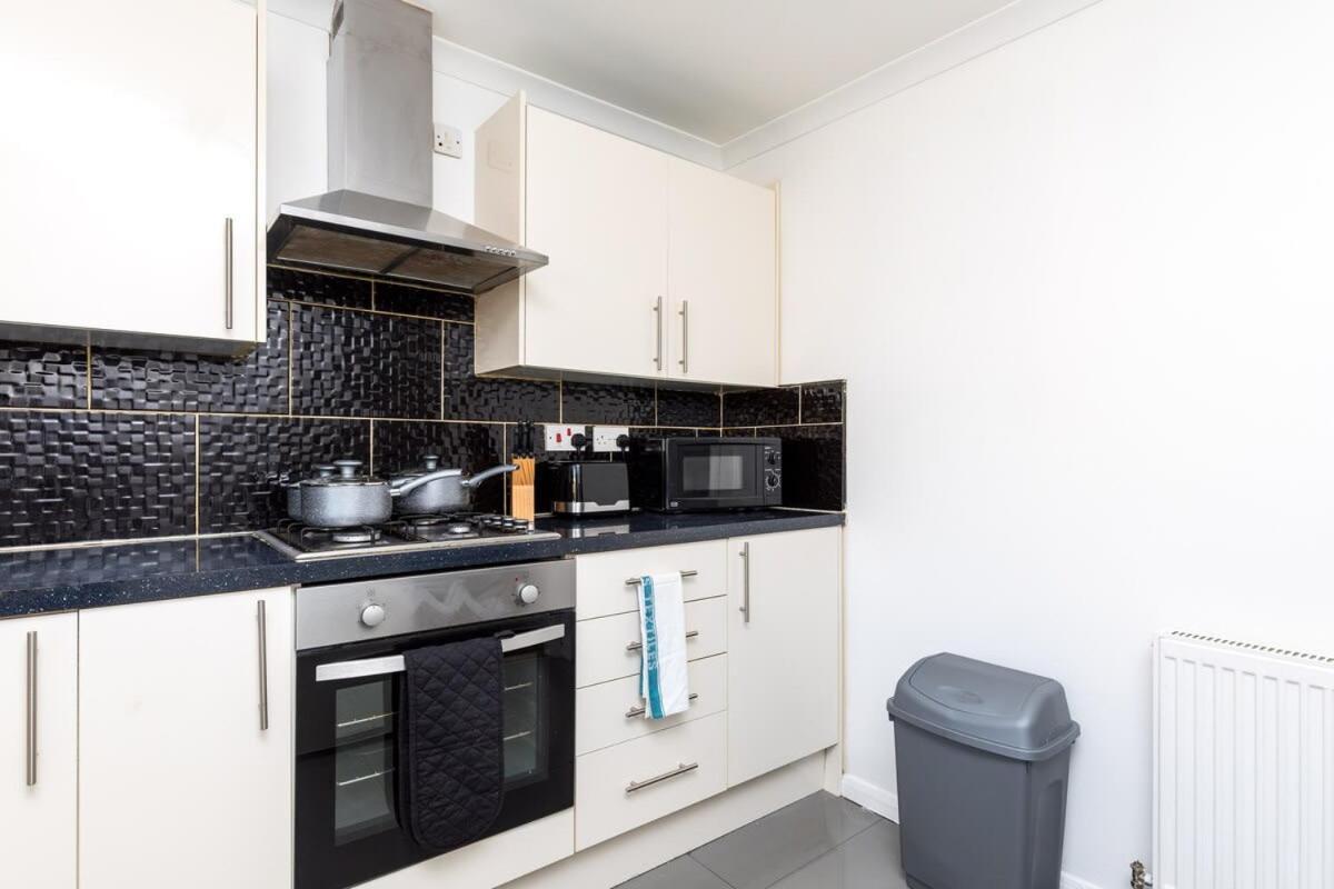 19A The Broadwalk - Cozy 1Br In The Heart Of Crawley Near Gatwick Airport Great For Contractors And Flight Crew Students Crawley (West Sussex) Exterior foto