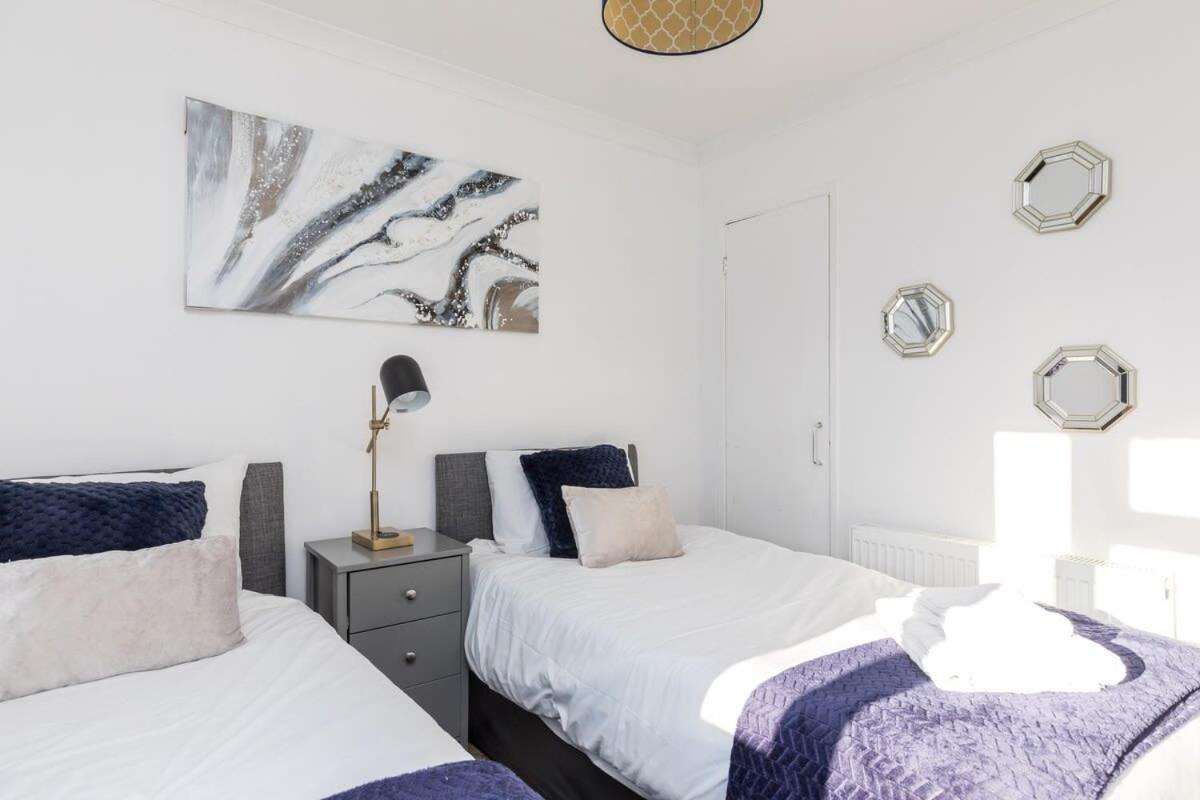 19A The Broadwalk - Cozy 1Br In The Heart Of Crawley Near Gatwick Airport Great For Contractors And Flight Crew Students Crawley (West Sussex) Exterior foto