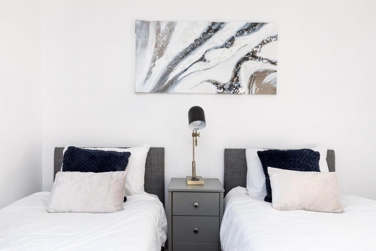 19A The Broadwalk - Cozy 1Br In The Heart Of Crawley Near Gatwick Airport Great For Contractors And Flight Crew Students Crawley (West Sussex) Exterior foto