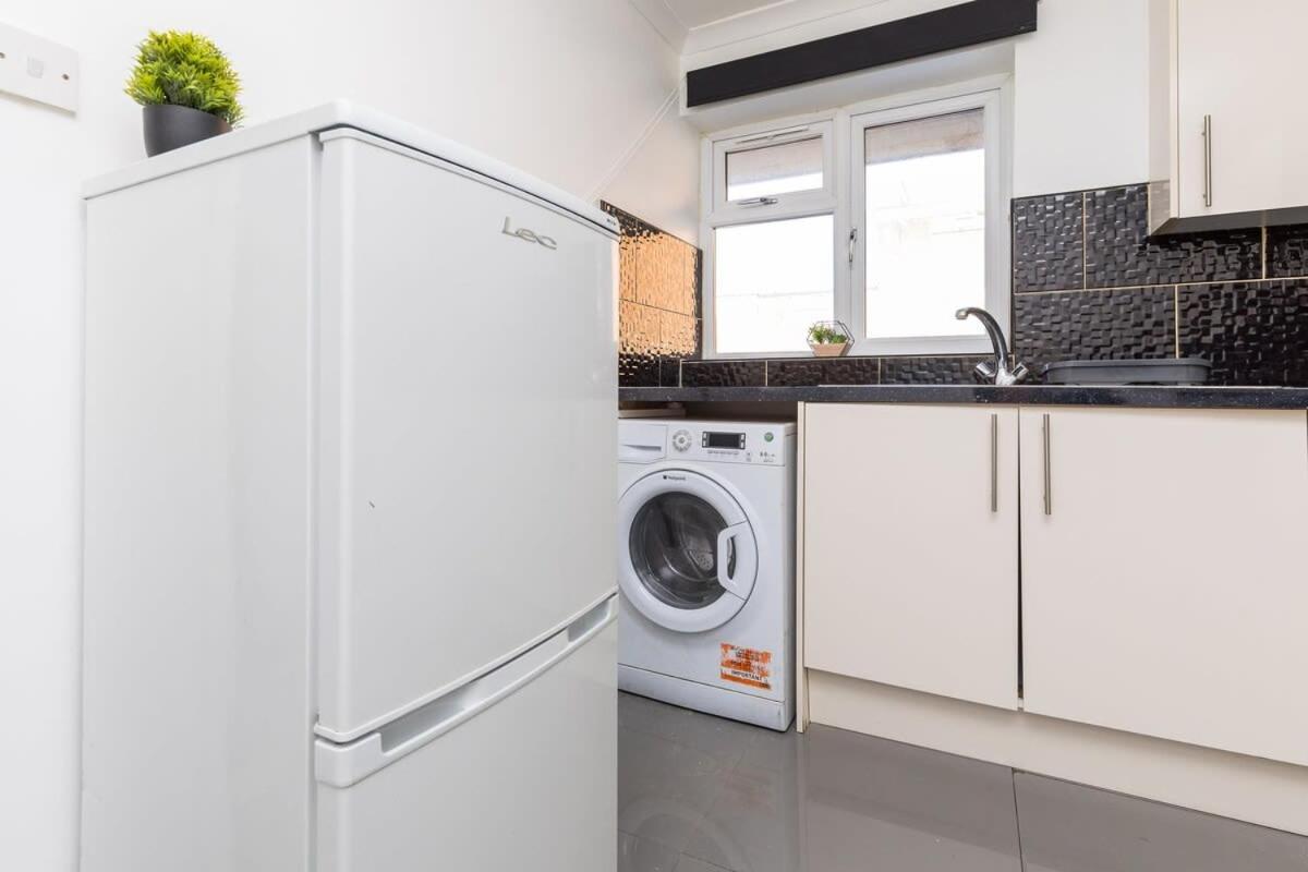 19A The Broadwalk - Cozy 1Br In The Heart Of Crawley Near Gatwick Airport Great For Contractors And Flight Crew Students Crawley (West Sussex) Exterior foto
