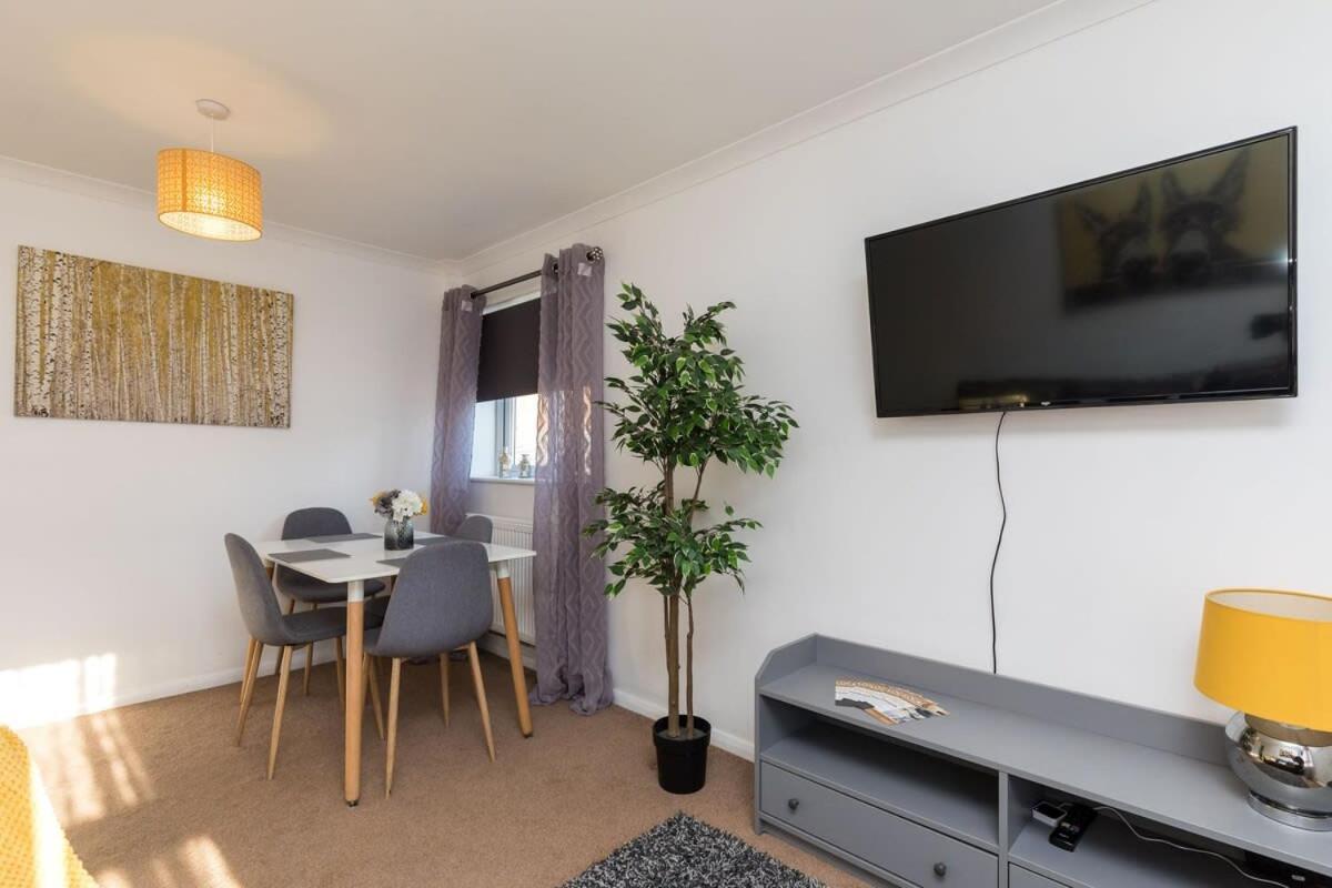 19A The Broadwalk - Cozy 1Br In The Heart Of Crawley Near Gatwick Airport Great For Contractors And Flight Crew Students Crawley (West Sussex) Exterior foto
